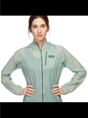 Patagonia Women’s Houdini Jacket Size Medium. Mint Sage Green. Great Condition.